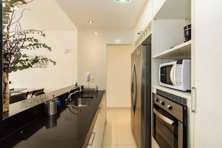 Copacabana bordering Ipanema charming 3 bedrooms gallery image 2