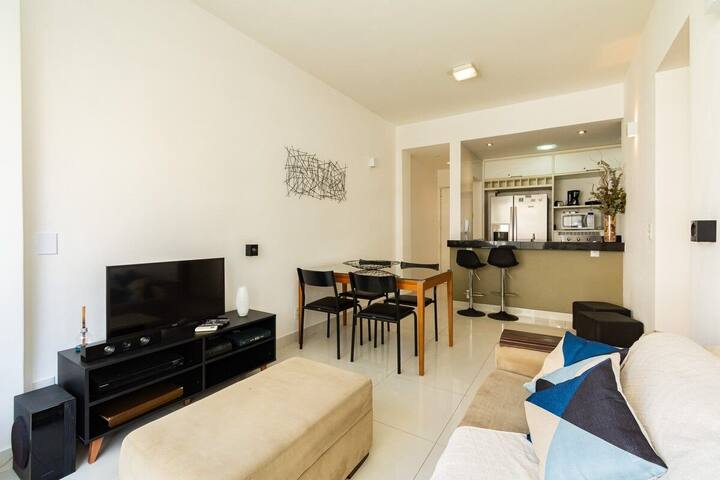 Copacabana bordering Ipanema charming 3 bedrooms gallery image 5