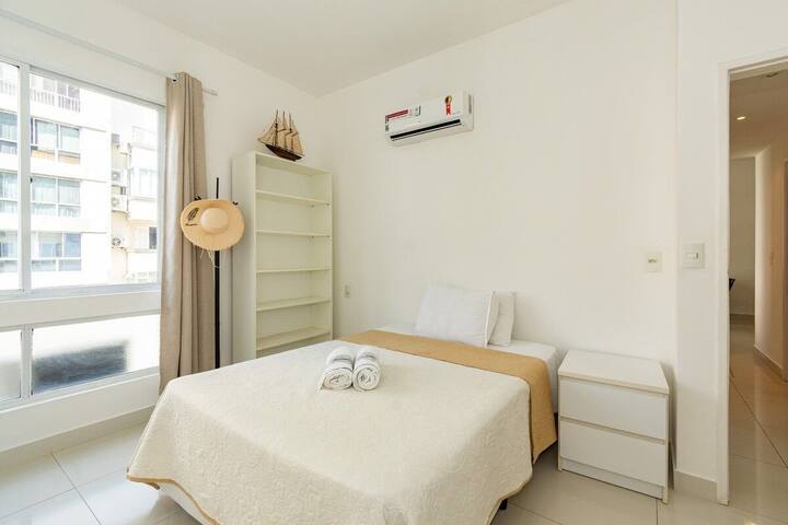 Copacabana bordering Ipanema charming 3 bedrooms gallery image 4