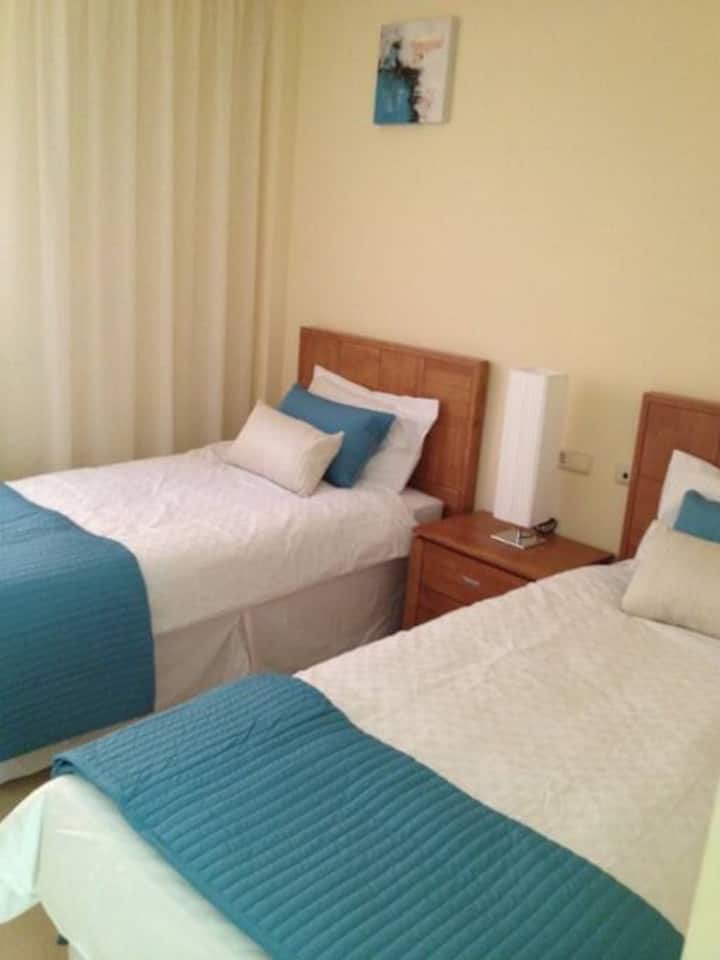 ห้องนอนเตียงคู่สำหรับผู้เข้าพัก