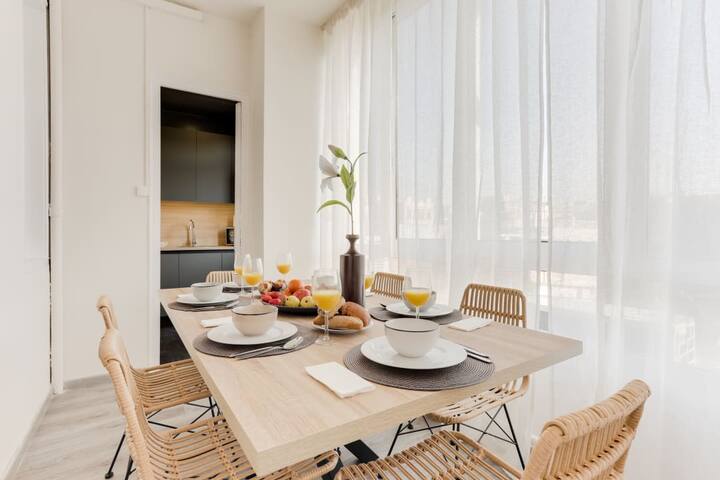 Rocafort | Brand new 4BR Apt. in the centre gallery image 4