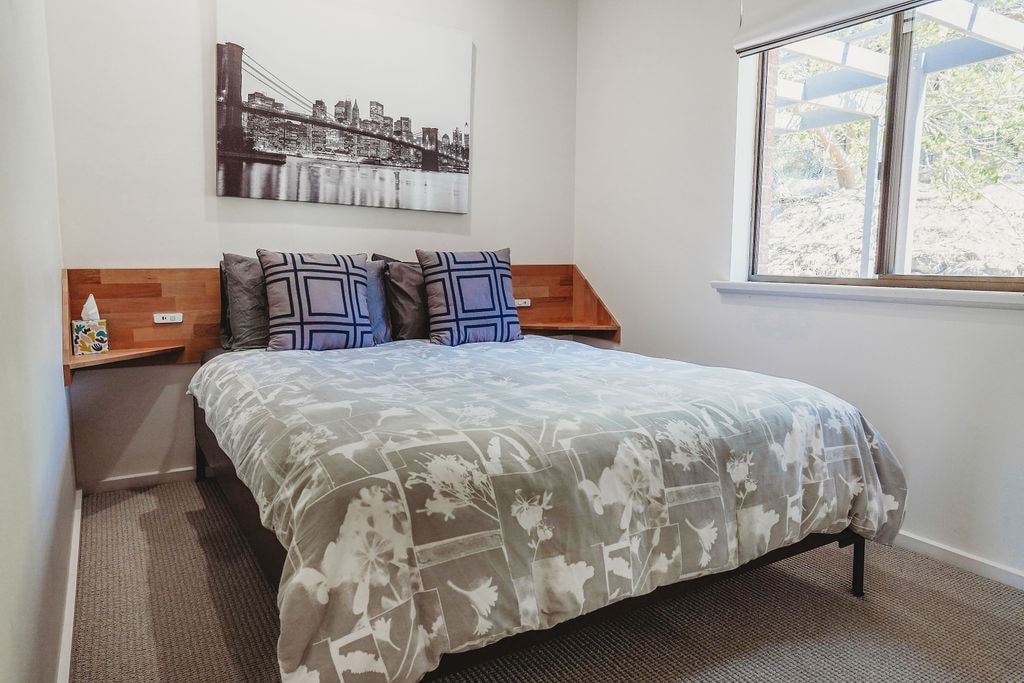 Spavaća soba 3, bračni krevet (širine 150-179 cm) s plutajućim daskama za