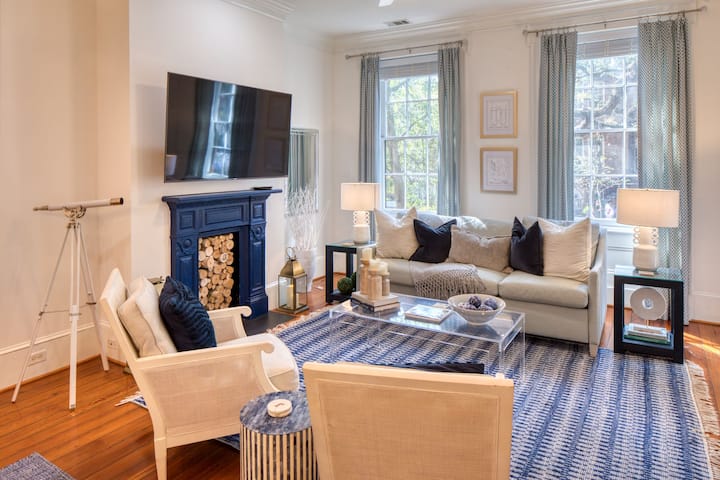 Luxurious On Hist. Jones Street By Lucky Savannah - Savannah