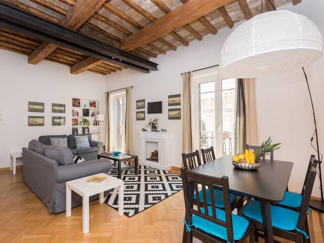 Trevi Fountain Luxury Apartment gallery image 2