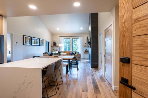 Tranquil Condo| Gas Fireplace with a Mountain View