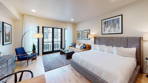 Impeccable Condo|Pet Friendly|Juliette Balcony