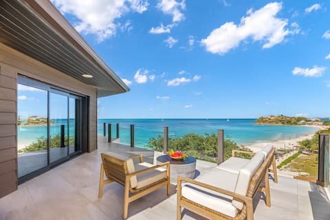 Unique and spacious ocean view 3 bedroom apartment