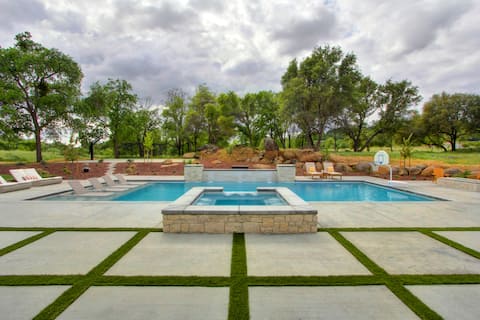Pickleball, Resort backyard, Sleeps 12, 4bed, Pool