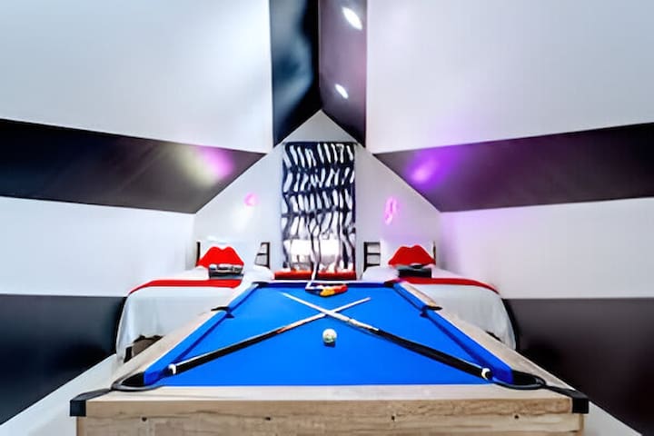 Stylish 6BR Home 7 Minutes from Downtown—Sleeps 12 gallery image 4