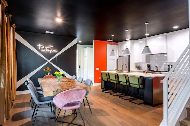 Stylish 6BR Home 7 Minutes from Downtown—Sleeps 12 gallery image 3