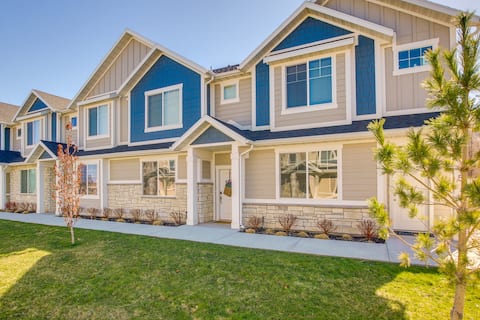 2 Mi to Zootah: Providence Townhome w/ Fireplaces