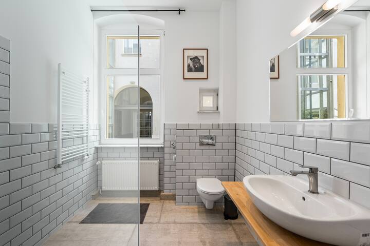 Remise Mitte, big backyardhouse, 4- 7 Guests,100m² gallery image 3