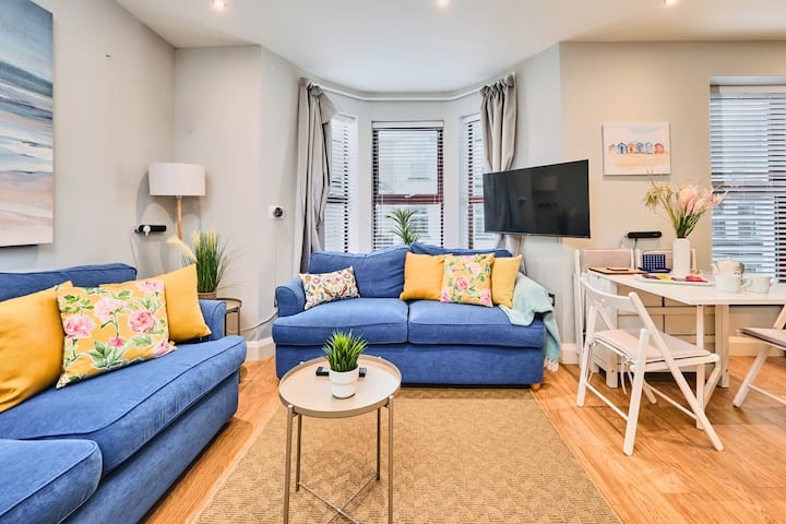 Charming Portrush Harbour Apartment - Portstewart
