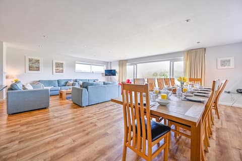 Moorings | House with Hot Tub, Pool Table & Views