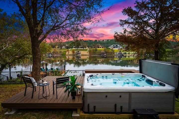 *Waterfront* Lake Austin Home ~Boat Slip~ Hot Tub
