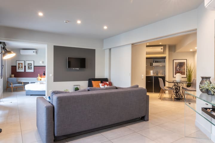 Entire Building in the Heart of Athens – Sleeps 15