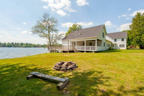 The Homestead: Lakefront, Swim/Fish/Kayak—Sleeps22