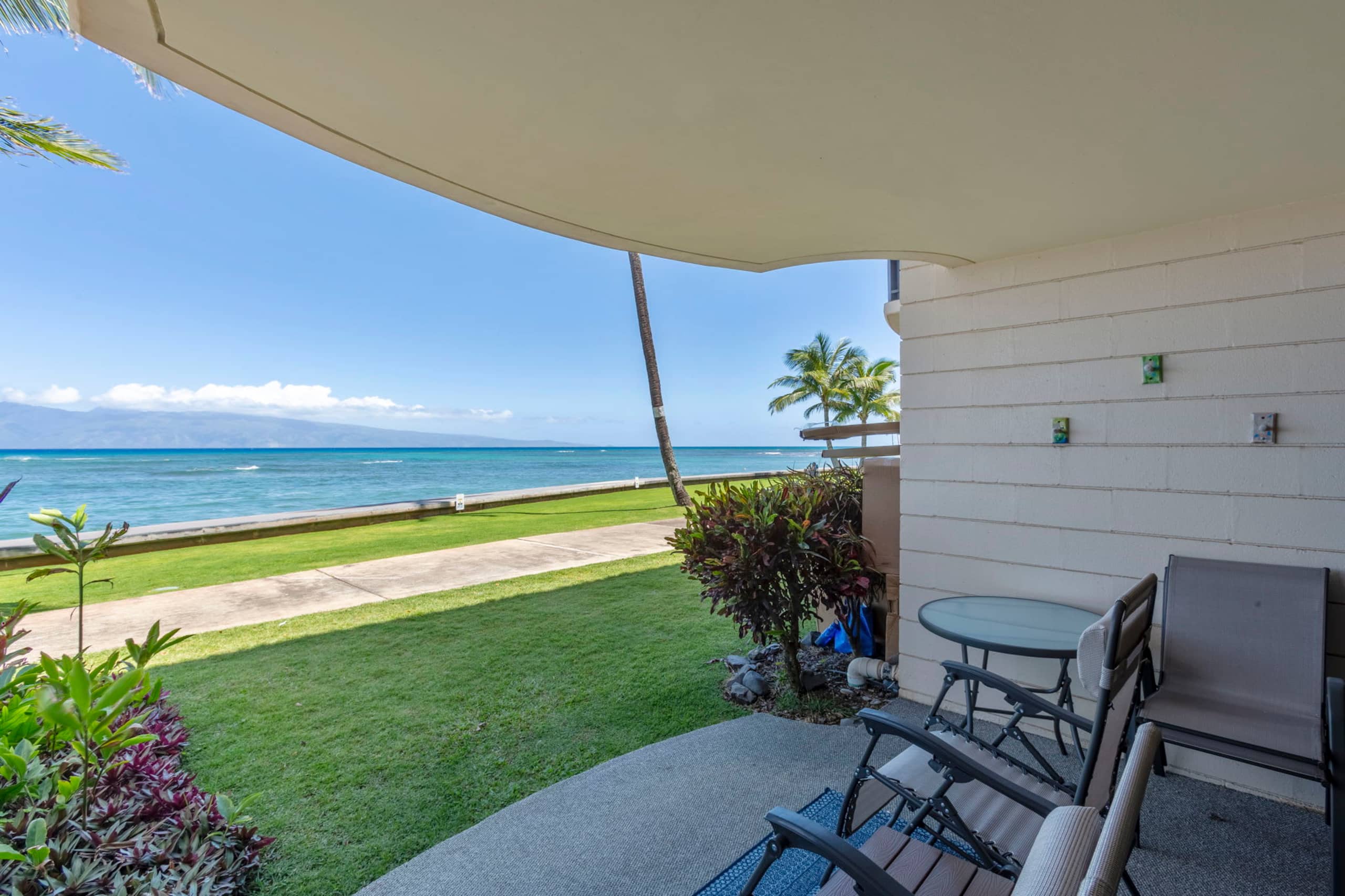 Condo in Lahaina · ★4.94 · 1 bedroom · 2 beds · 1 private bath - Image 33