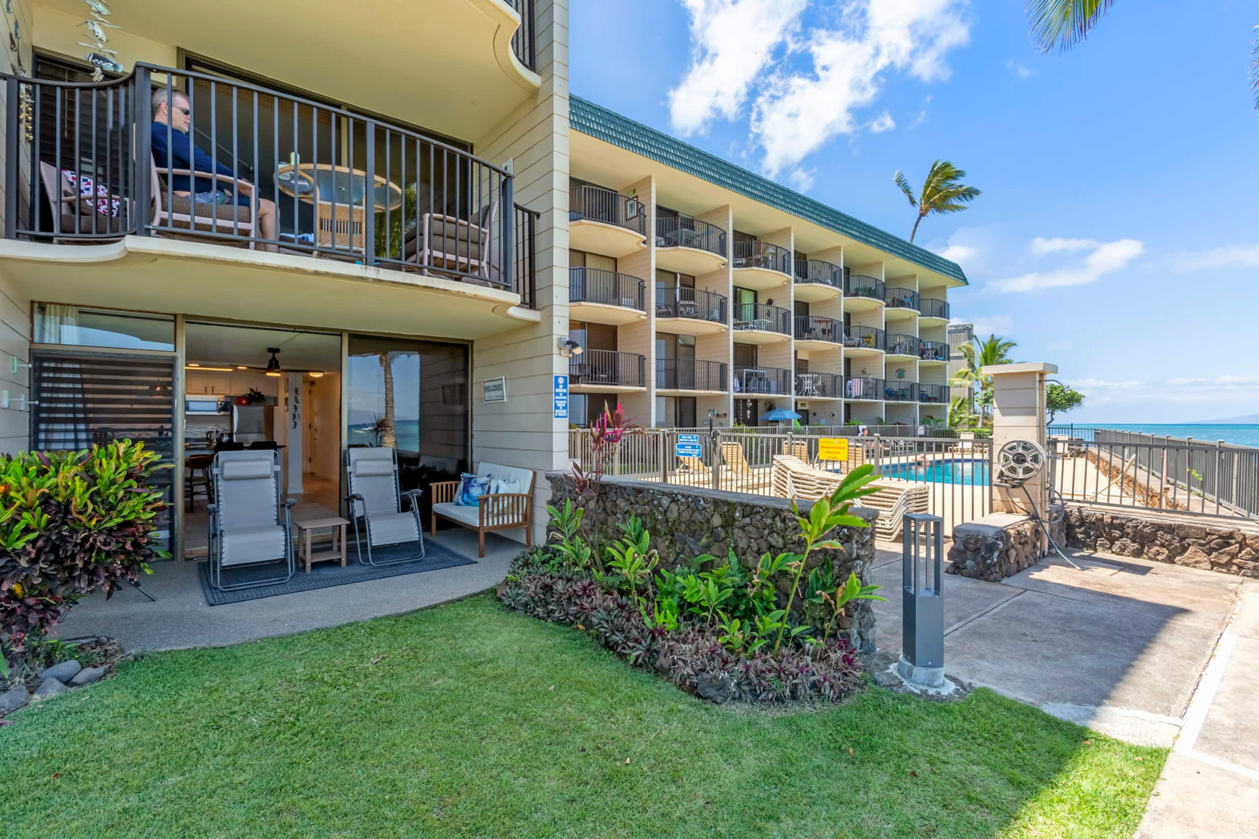 Condo in Lahaina · ★4.94 · 1 bedroom · 2 beds · 1 private bath - Image 34