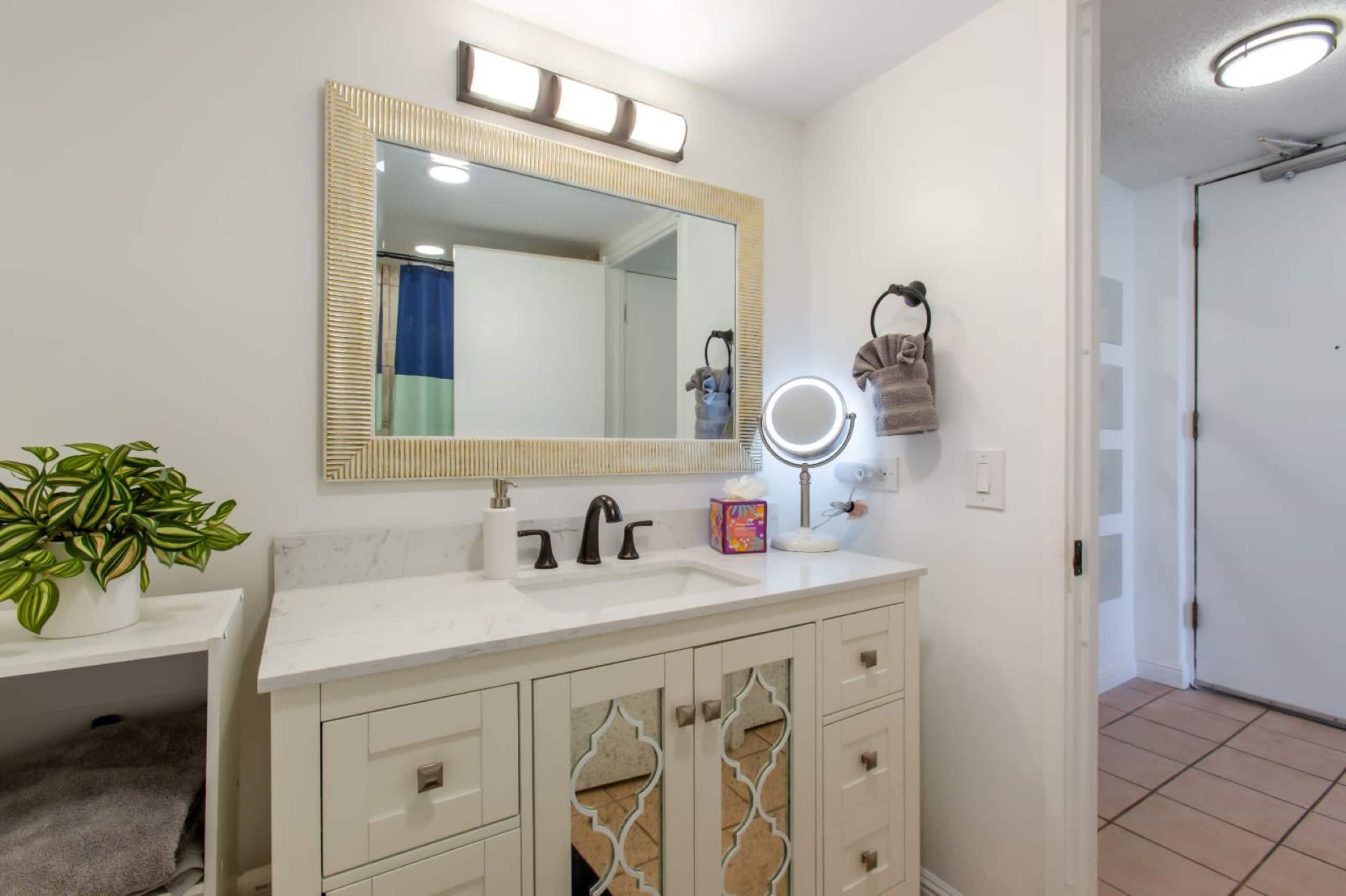 Condo in Lahaina · ★4.94 · 1 bedroom · 2 beds · 1 private bath - Image 22