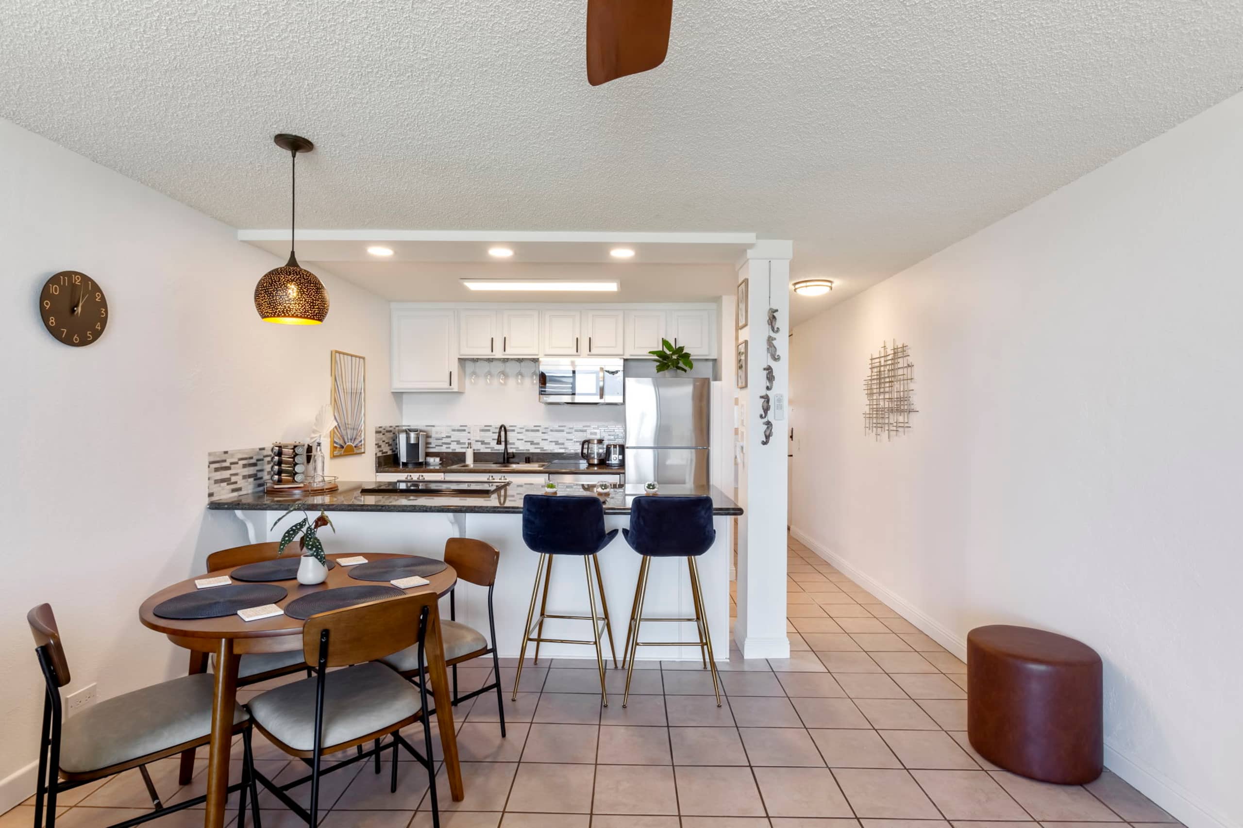 Condo in Lahaina · ★4.94 · 1 bedroom · 2 beds · 1 private bath - Image 17