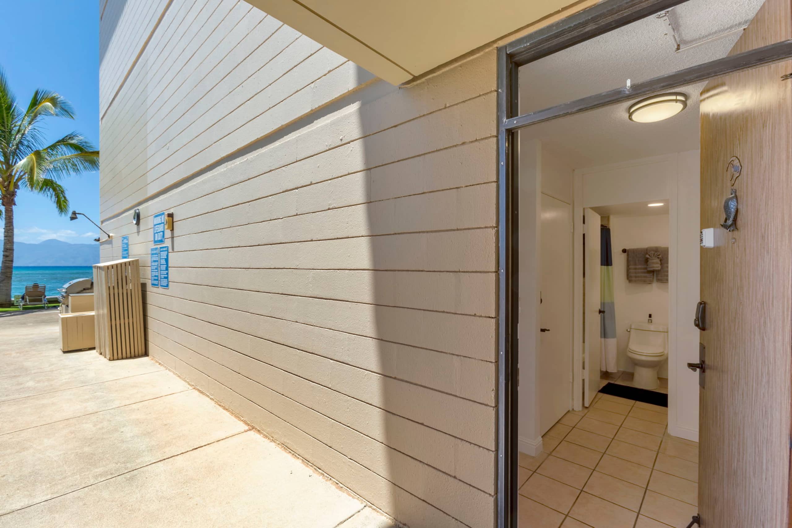 Condo in Lahaina · ★4.94 · 1 bedroom · 2 beds · 1 private bath - Image 37