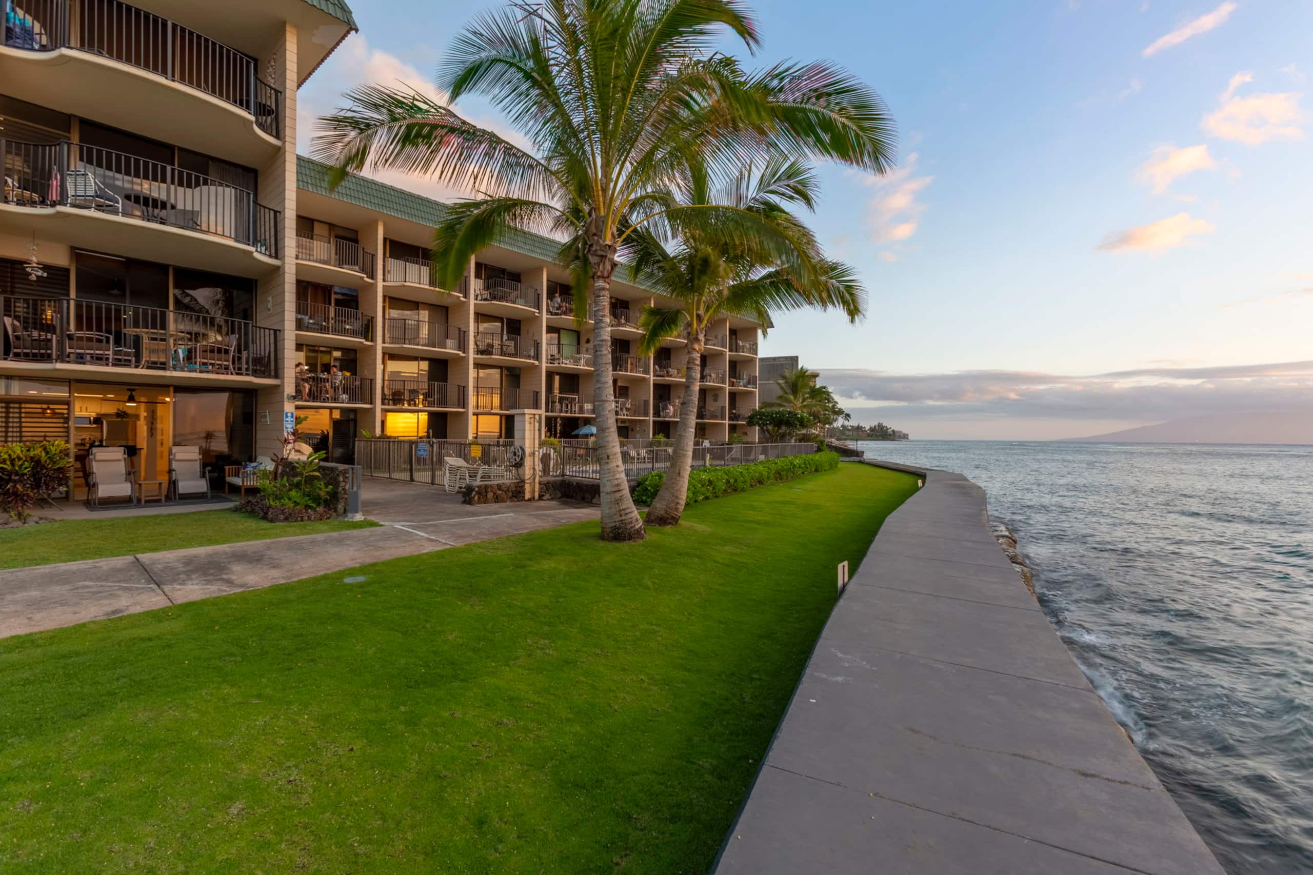 Condo in Lahaina · ★4.94 · 1 bedroom · 2 beds · 1 private bath - Image 41