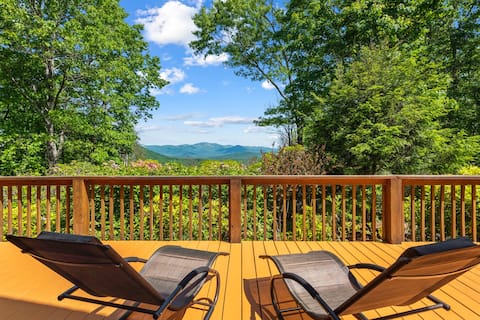 Group Retreat | Views + Hot Tub Near Helen