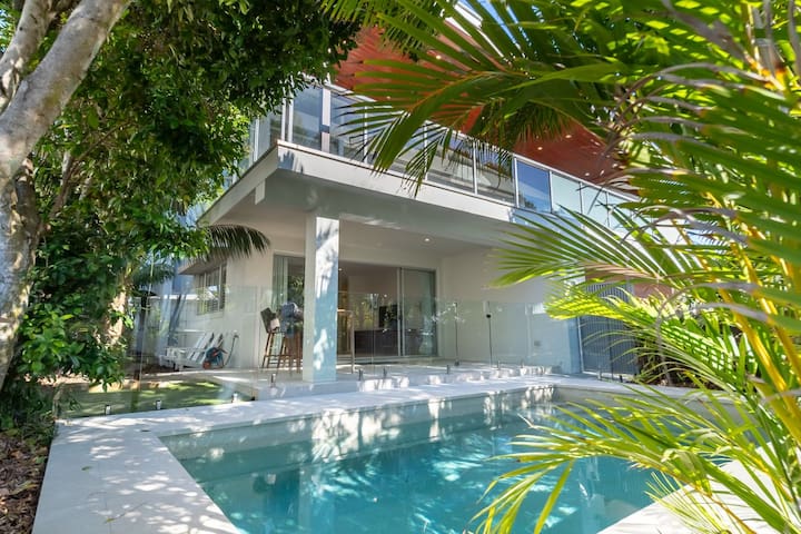 Malibu Beach House- 100m to salt beach gallery image 2