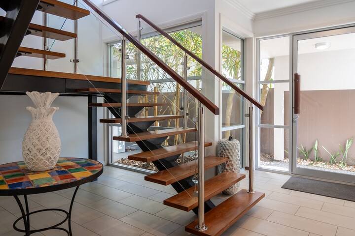 Malibu Beach House- 100m to salt beach gallery image 3