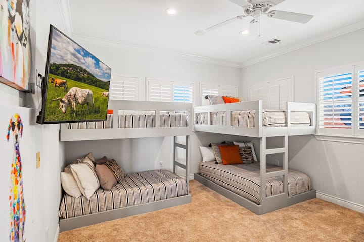 ห้องนอน 6: (ชั้น 2)