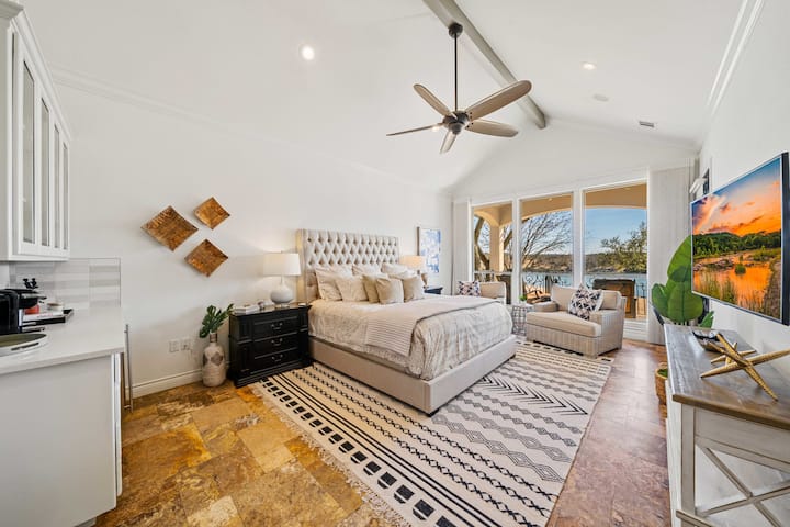 ห้องนอน 1: ห้องนอนใหญ่ (ชั้น 1)