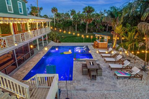 Sleeps 40!-13BR-Heated Pool-Waterfront Resort-Spa