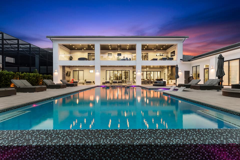 Top-earning Airbnb listing in Four Corners, 10 bedrooms