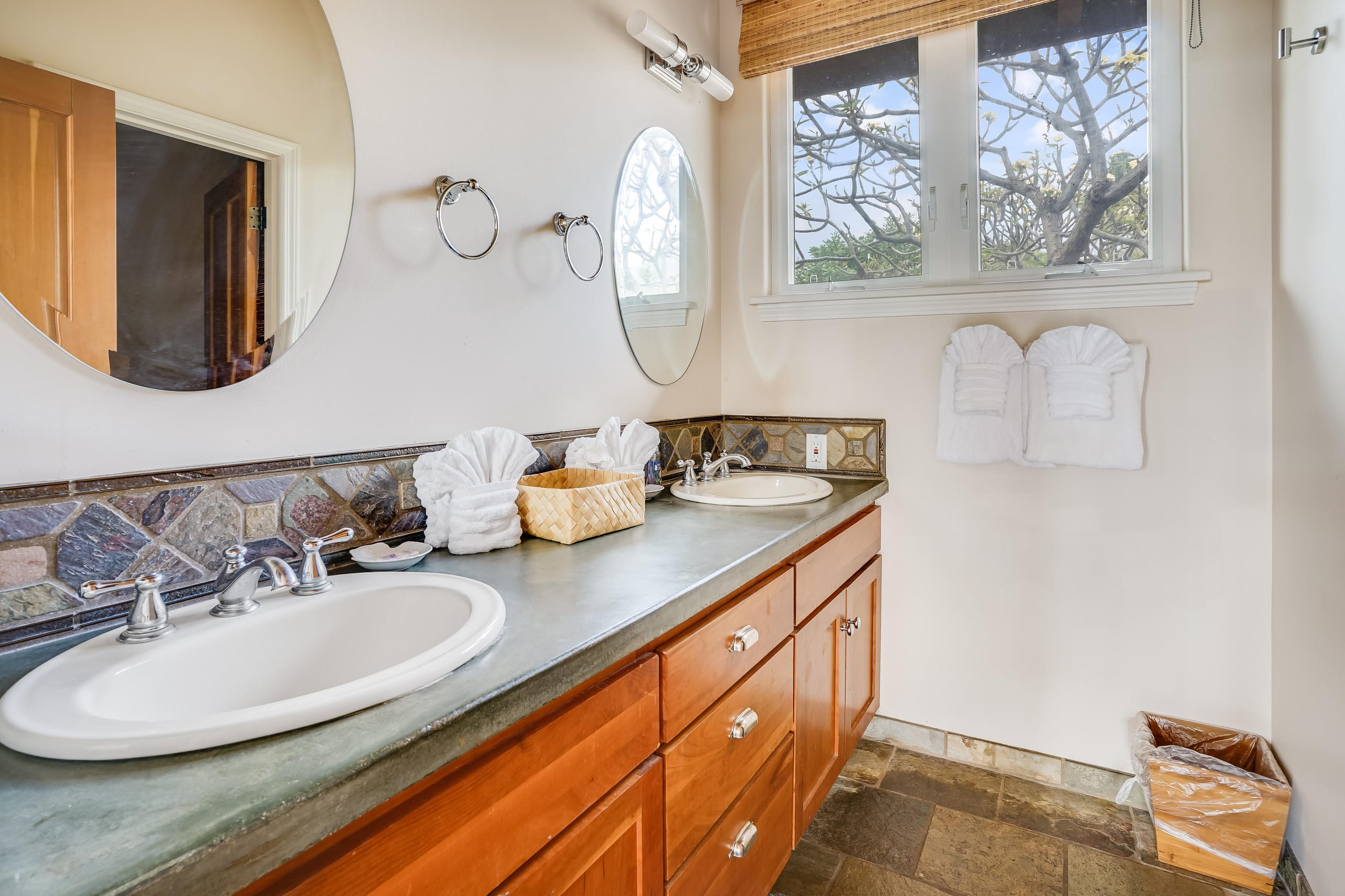 Home in Lahaina · ★4.79 · 5 bedrooms · 6 beds · 5 baths - Image 44
