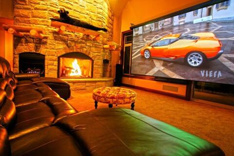 7 BR - HotTub - Ski-In/Out - Luxury home WV