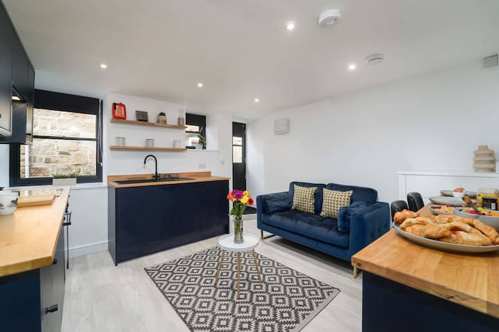 Little Burrows, Downalong- Sleeps 2-dog-friendly - St Ives