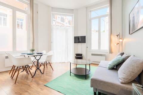 Top performing Airbnb: Functional flat close to the station in Saint Maurice Pellevoisin