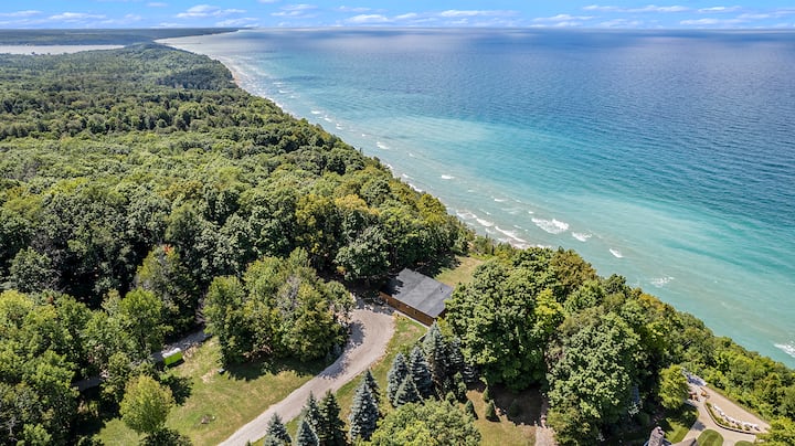 New, Modern Home at Lookout Point