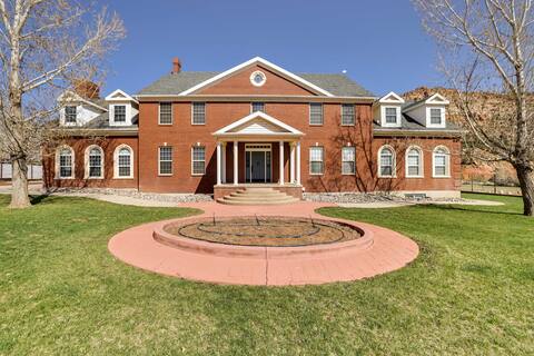 Spacious Hildale House w/ Large Deck!