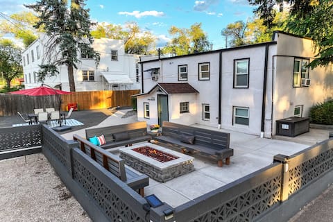 Pikes Estate! Holiday Home w Game Room! Sleeps 24!