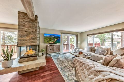 Lx7 Luxury Midcentury Villa w/ Hot Tub