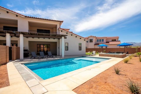 Two Pools, Hot Tubs, Arcades, Pool Tables, Sleeps