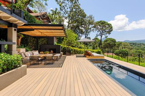 Casa Sol: In Avándaro with jacuzzi and lake view