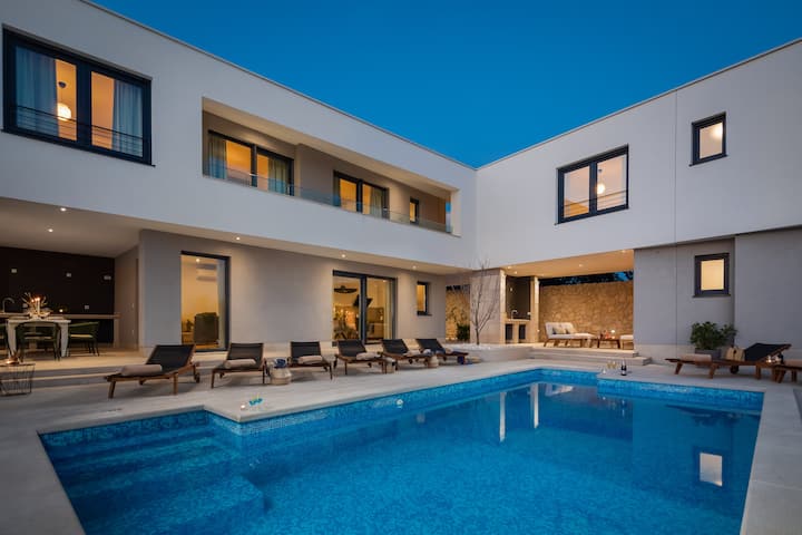 Luxury Villa Encanto With Heated Pool - Split
