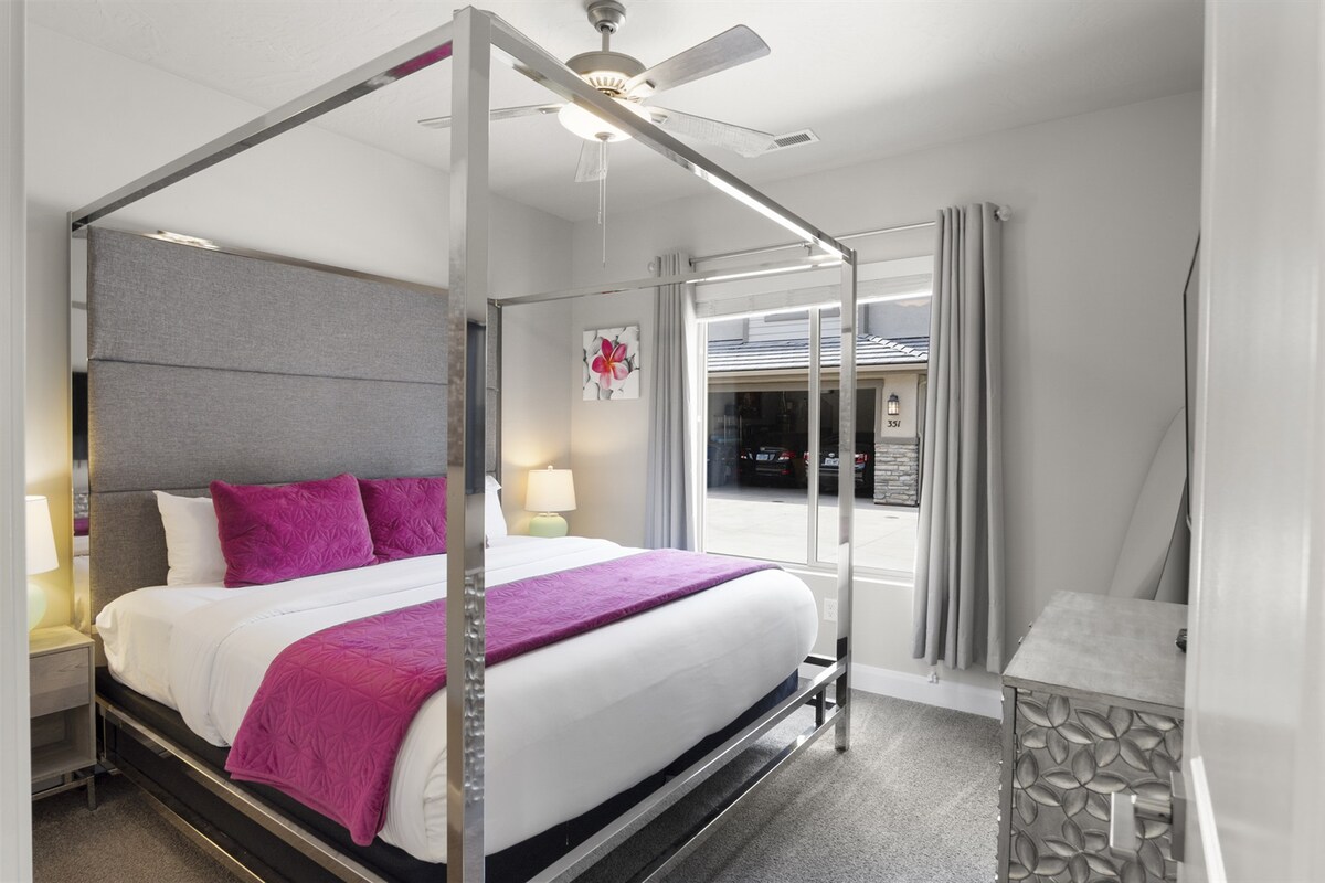 חדר תחתון עם מיטת קינג סייז