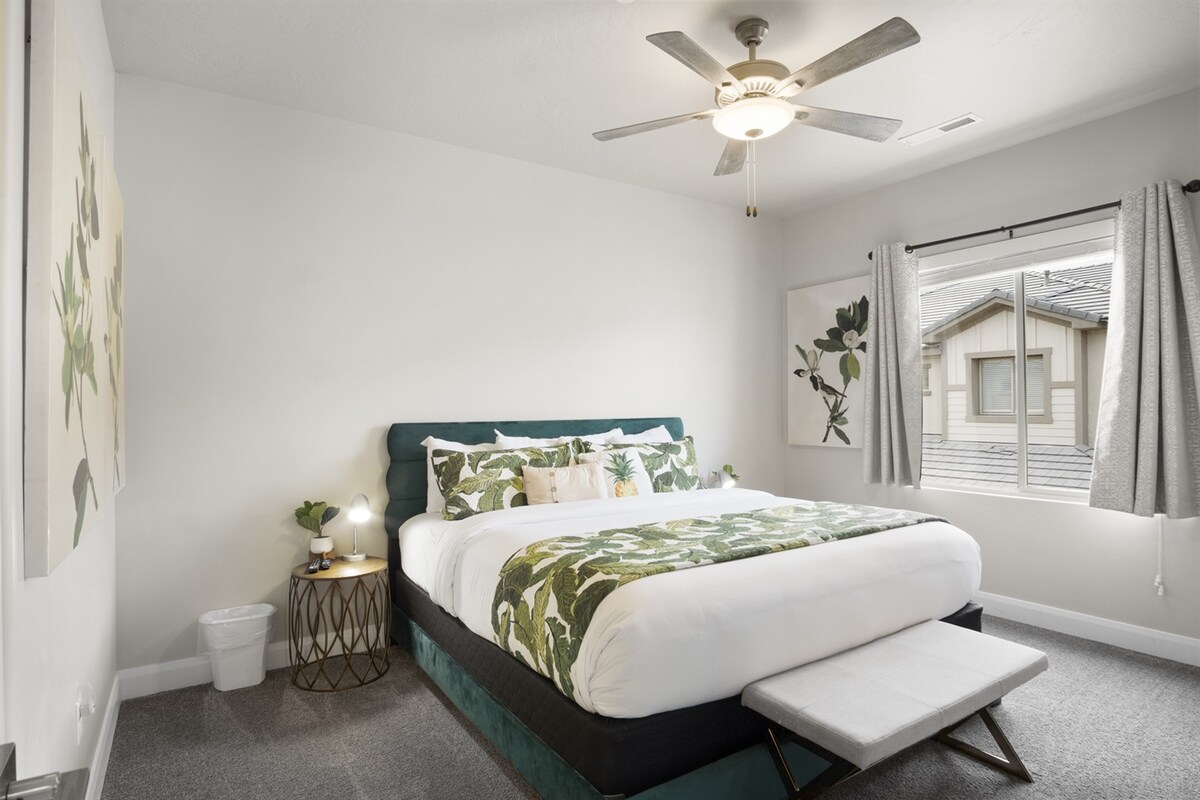 Zion Townhome - למעלה חדר שינה עם מיטת קינג