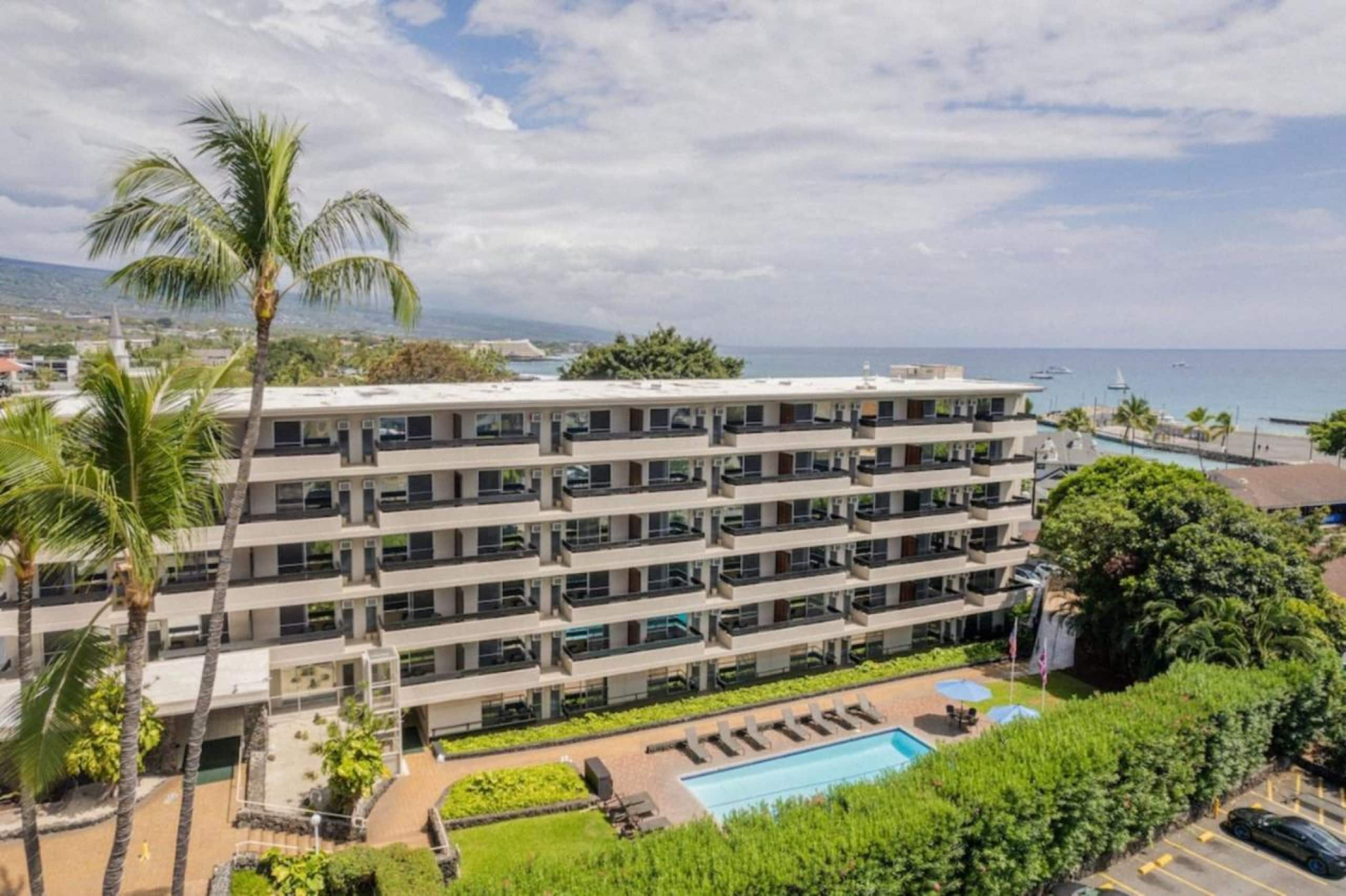 Standard One King at Pacific 19 Kona - Image 37