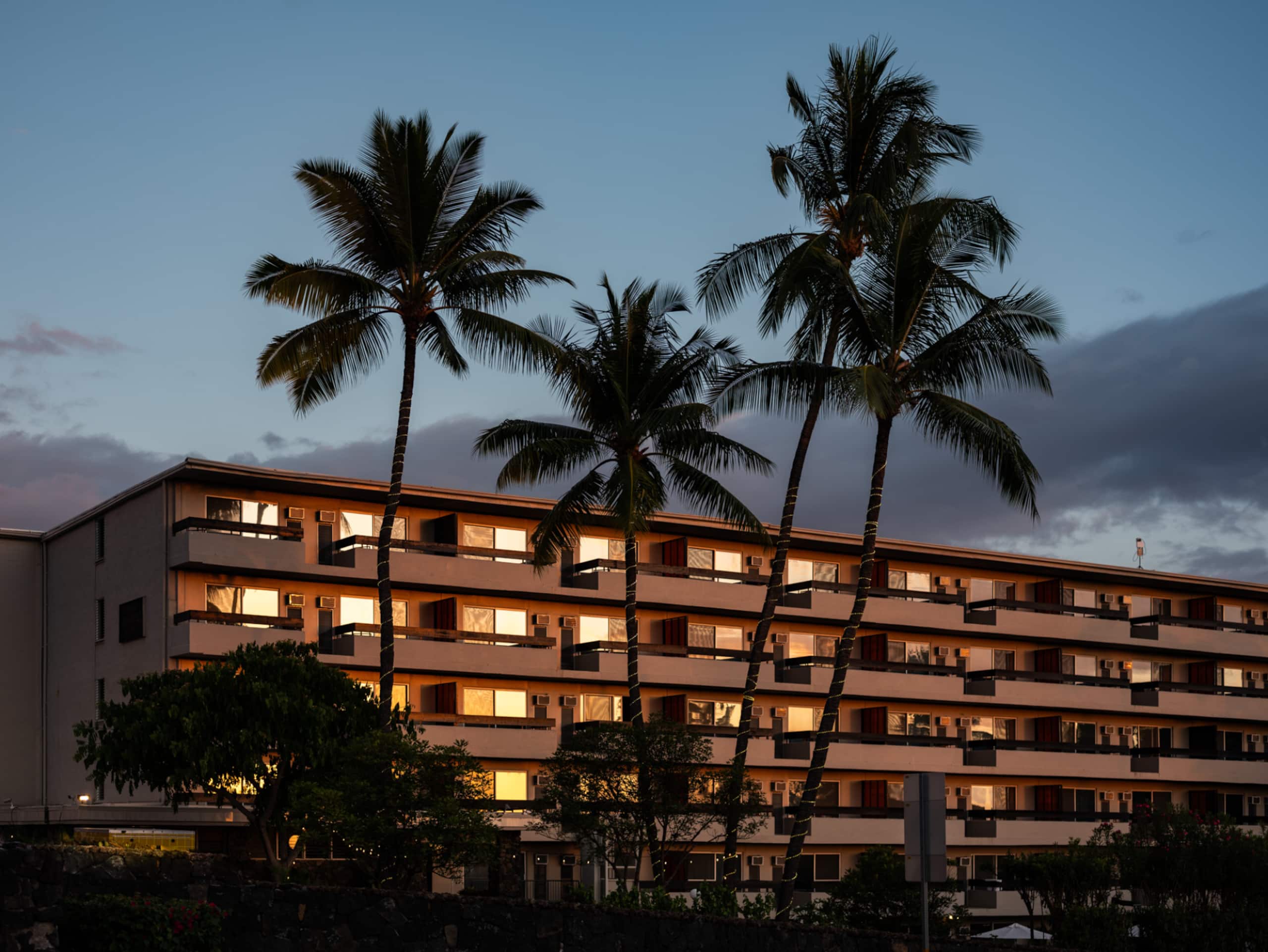 Pool View One King at Pacific 19 Kona - Image 7