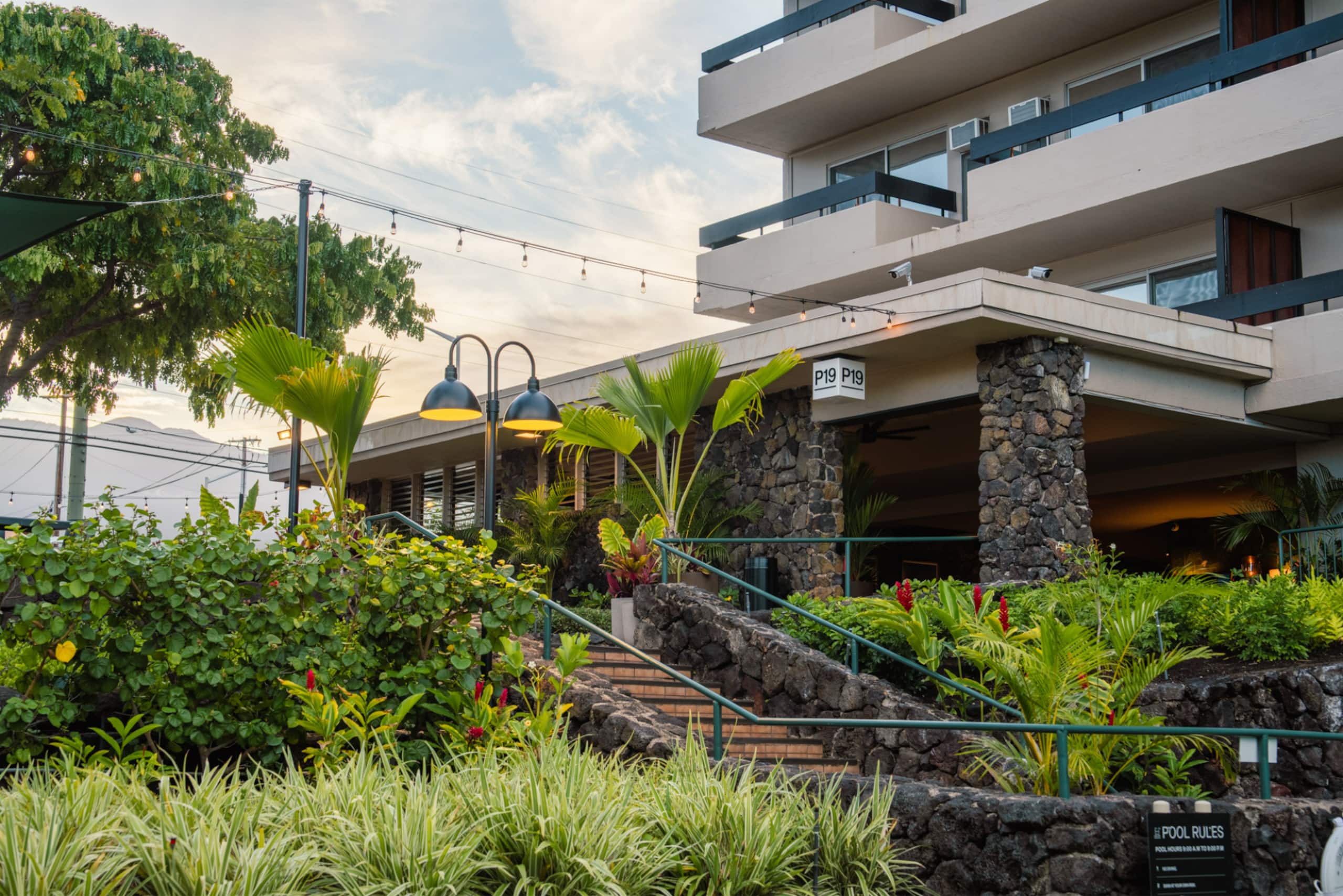 Partial Ocean View One King at Pacific 19 Kona - Image 28